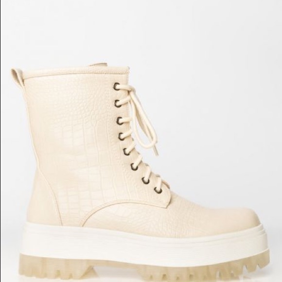 🎊HP🎉 Dolls Kill Ivory Chelsea Vegan Crocodile Leather Lace Up Flat Boots - Picture 5 of 5